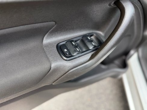 Used 2019 Ford Fiesta SE image 11