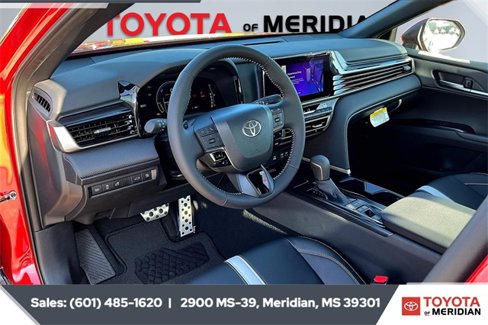 Used 2025 Toyota Camry SE image 12