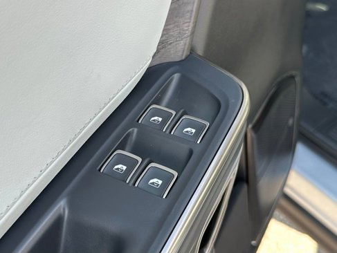Used 2023 Rivian R1S Adventure image 17