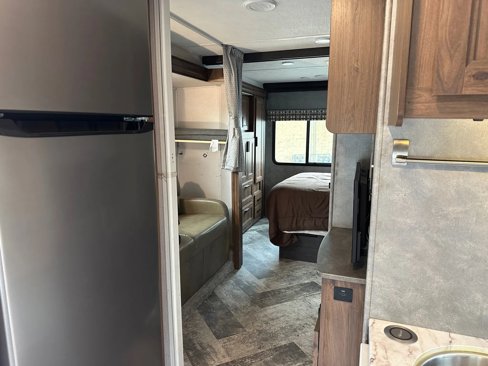 Used 2019 Ford E-450 and Econoline 450 Super Duty w/ Motorhome Prep Package image 25