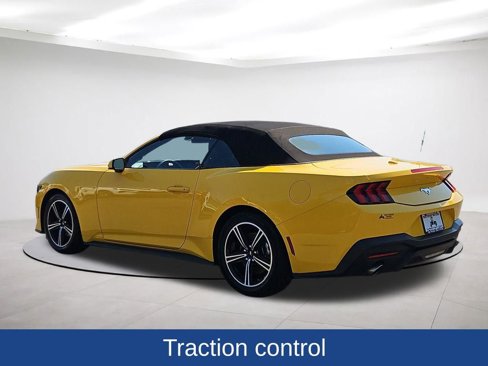 Used 2024 Ford Mustang Convertible image 9