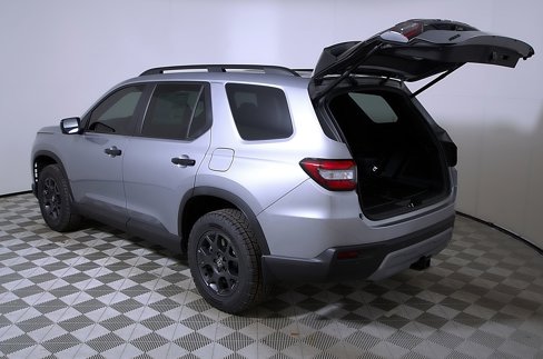 Certified 2025 Honda Pilot TrailSport image 10