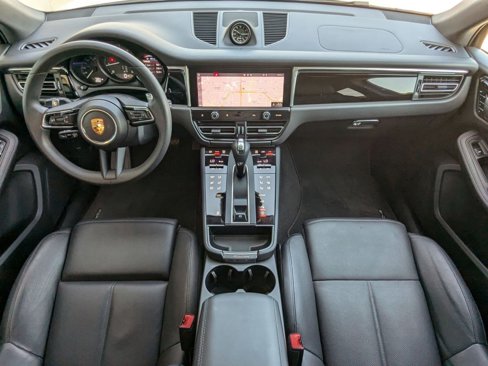 Certified 2025 Porsche Macan image 22