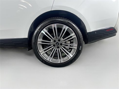 Used 2025 Land Rover Range Rover SE image 10