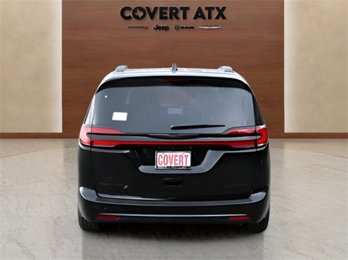 New 2026 Chrysler Pacifica Limited image 4