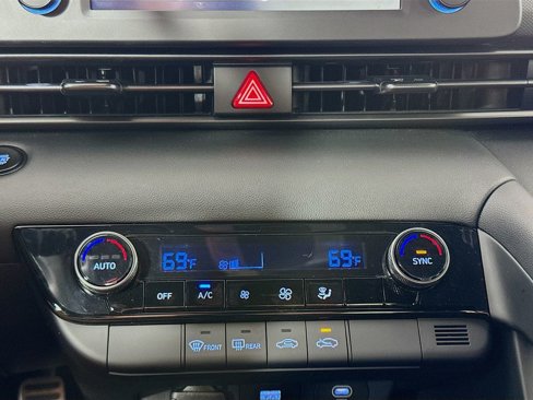 Certified 2025 Hyundai Elantra Sport image 15