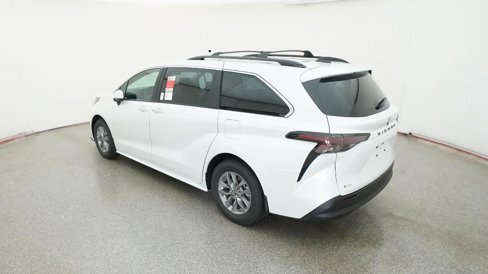 New 2025 Toyota Sienna XLE image 8