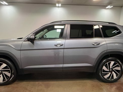 Used 2025 Volkswagen Atlas SE image 37