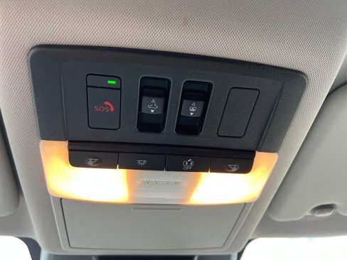 Used 2022 Nissan Rogue Platinum w/ Head-Up Display Package image 33