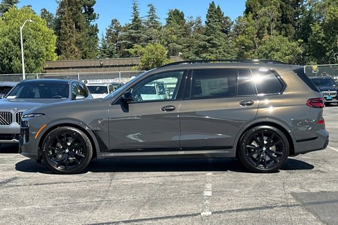 New 2026 BMW X7 M60i image 2
