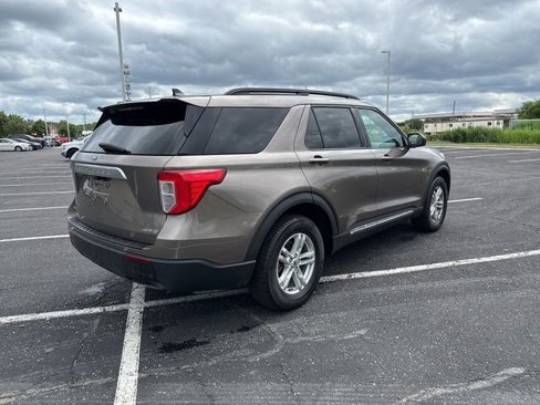 Used 2021 Ford Explorer XLT image 5