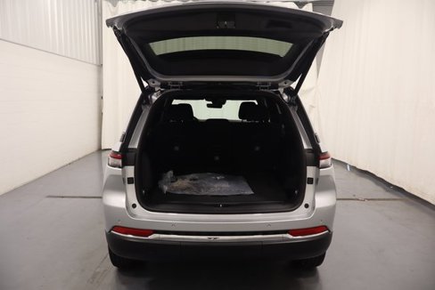 New 2025 Jeep Grand Cherokee Laredo image 17