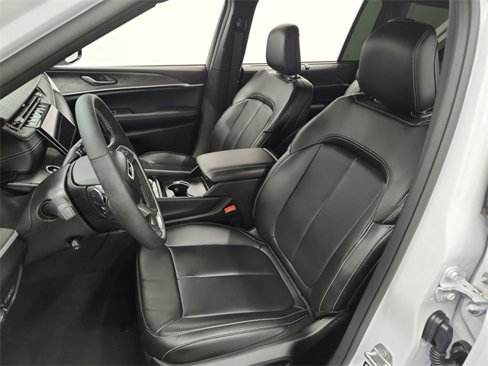 Used 2025 Jeep Grand Cherokee L Limited w/ Luxury Tech Group II image 19