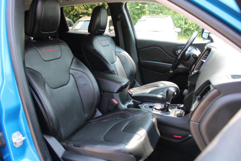 Used 2020 Jeep Cherokee Trailhawk image 33