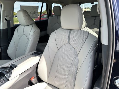 New 2026 Toyota Grand Highlander Platinum image 13