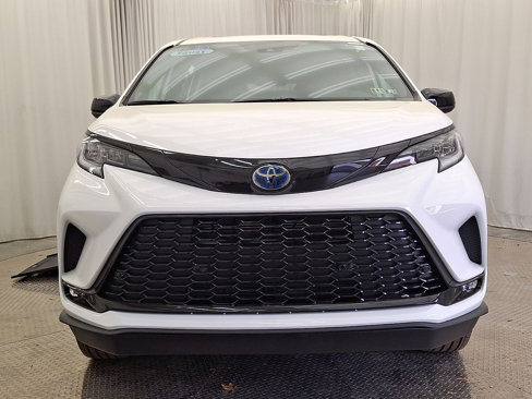 Used 2025 Toyota Sienna XSE image 35