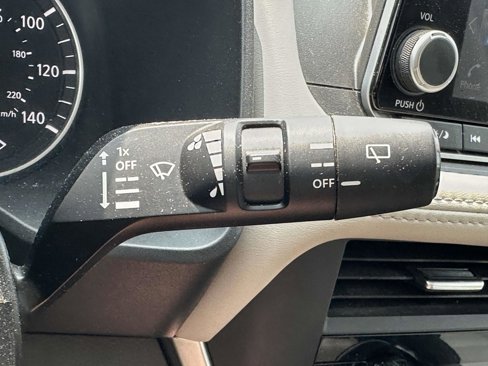 Used 2023 Nissan Rogue SV image 33