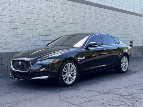 Used 2020 Jaguar XF Premium image 1