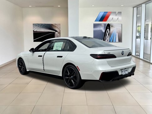 New 2026 BMW 750e xDrive image 10