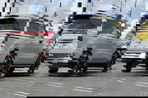 New 2026 Kia Carnival EX image 4