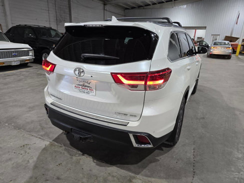 Used 2018 Toyota Highlander AWD V6 image 11