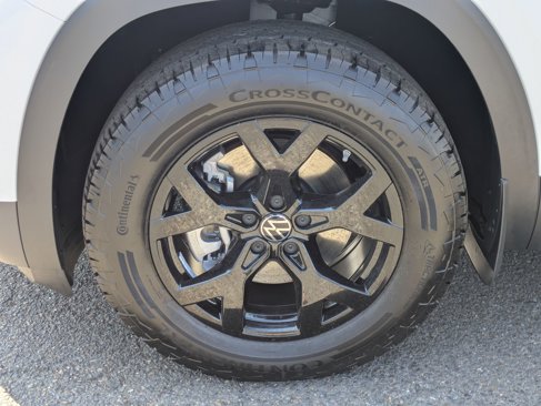 New 2025 Volkswagen Atlas Peak Edition SE image 30