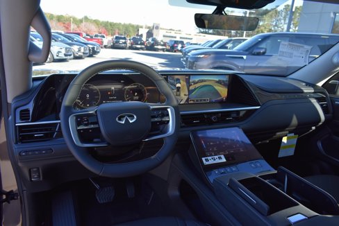 New 2025 INFINITI QX80 Luxe image 17
