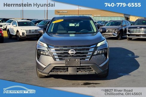 Used 2024 Nissan Rogue SV image 2