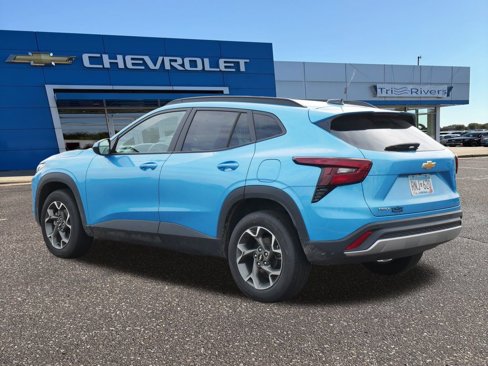 Used 2025 Chevrolet Trax LT w/ Driver Confidence Package image 4