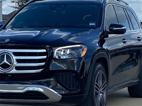 Used 2025 Mercedes-Benz GLS 450 4MATIC image 4