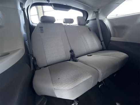 Used 2022 Toyota Sienna LE image 41