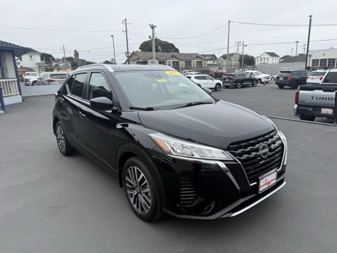 Used 2023 Nissan Kicks SV image 7