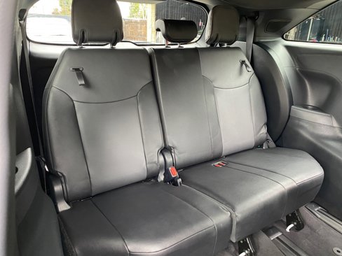 Used 2024 Toyota Sienna XSE image 30