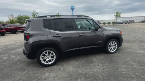 Used 2019 Jeep Renegade Latitude image 9