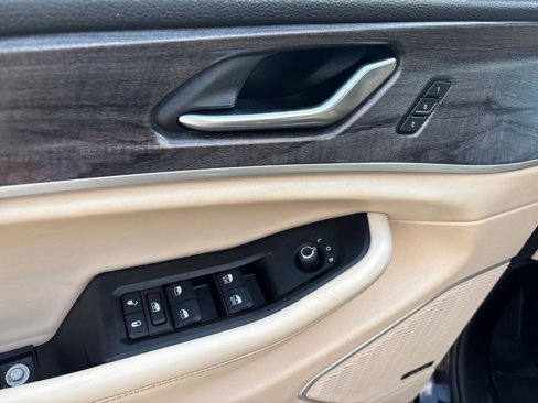 Used 2021 Jeep Grand Cherokee L Limited w/ Luxury Tech Group II image 23