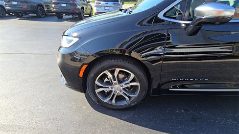 New 2026 Chrysler Pacifica Pinnacle w/ Trailer Tow Group image 13