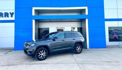 Used 2024 Jeep Grand Cherokee Limited image 1