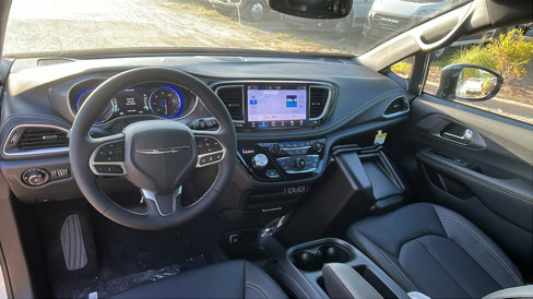 New 2025 Chrysler Pacifica Select image 21