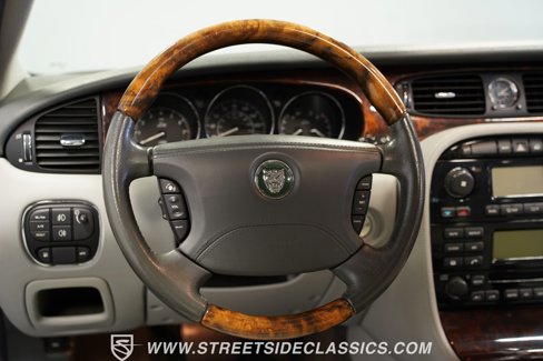 Used 2004 Jaguar XJ8 image 39