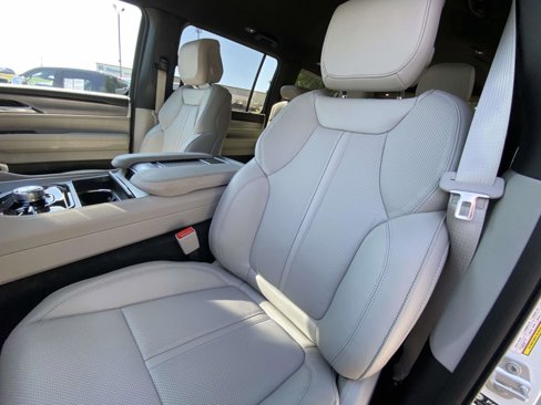 New 2025 Jeep Wagoneer L 4WD image 17