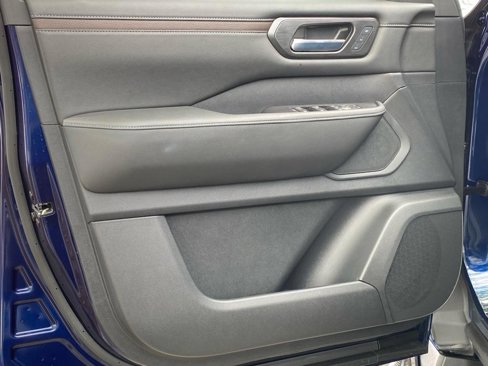 New 2025 Nissan Armada SL w/ Captain's Chari Seat Package image 12