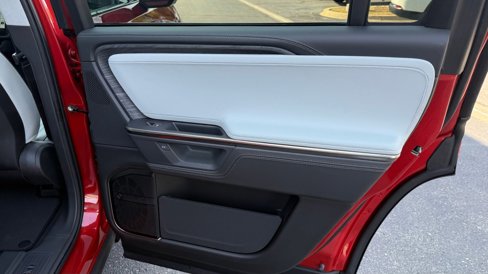 Used 2025 Rivian R1S Adventure image 28