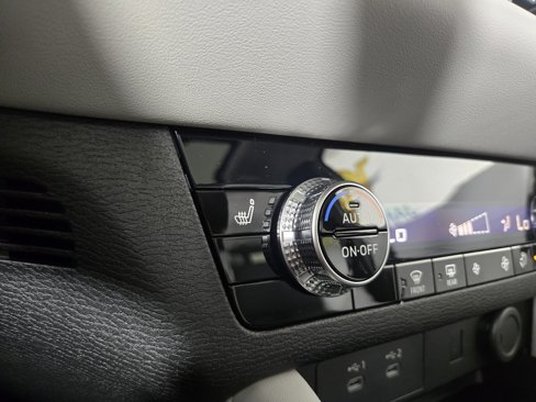 New 2025 Mitsubishi Outlander SE image 27