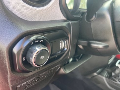 Used 2025 Jeep Wrangler Sport image 10
