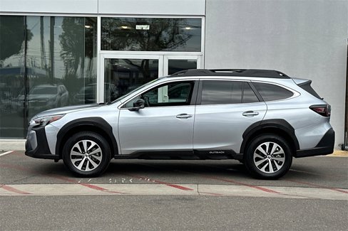 Used 2024 Subaru Outback Premium image 9