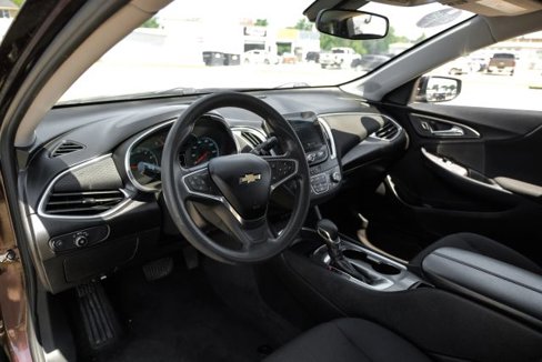 Used 2021 Chevrolet Malibu LT image 3