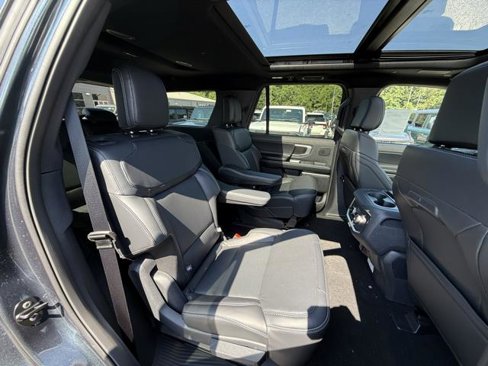 New 2025 Ford Expedition Platinum image 30