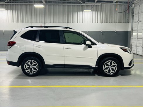 Used 2023 Subaru Forester Premium image 15