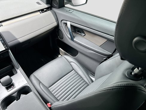 Used 2025 Land Rover Discovery Sport Dynamic SE image 16
