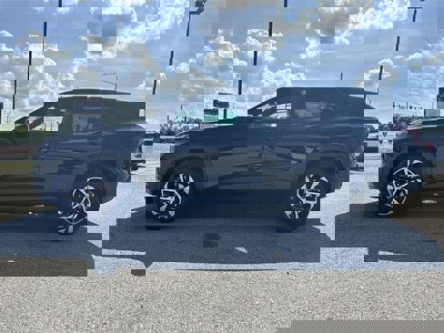 Used 2024 Chevrolet Trax RS w/ Driver Confidence Package image 8